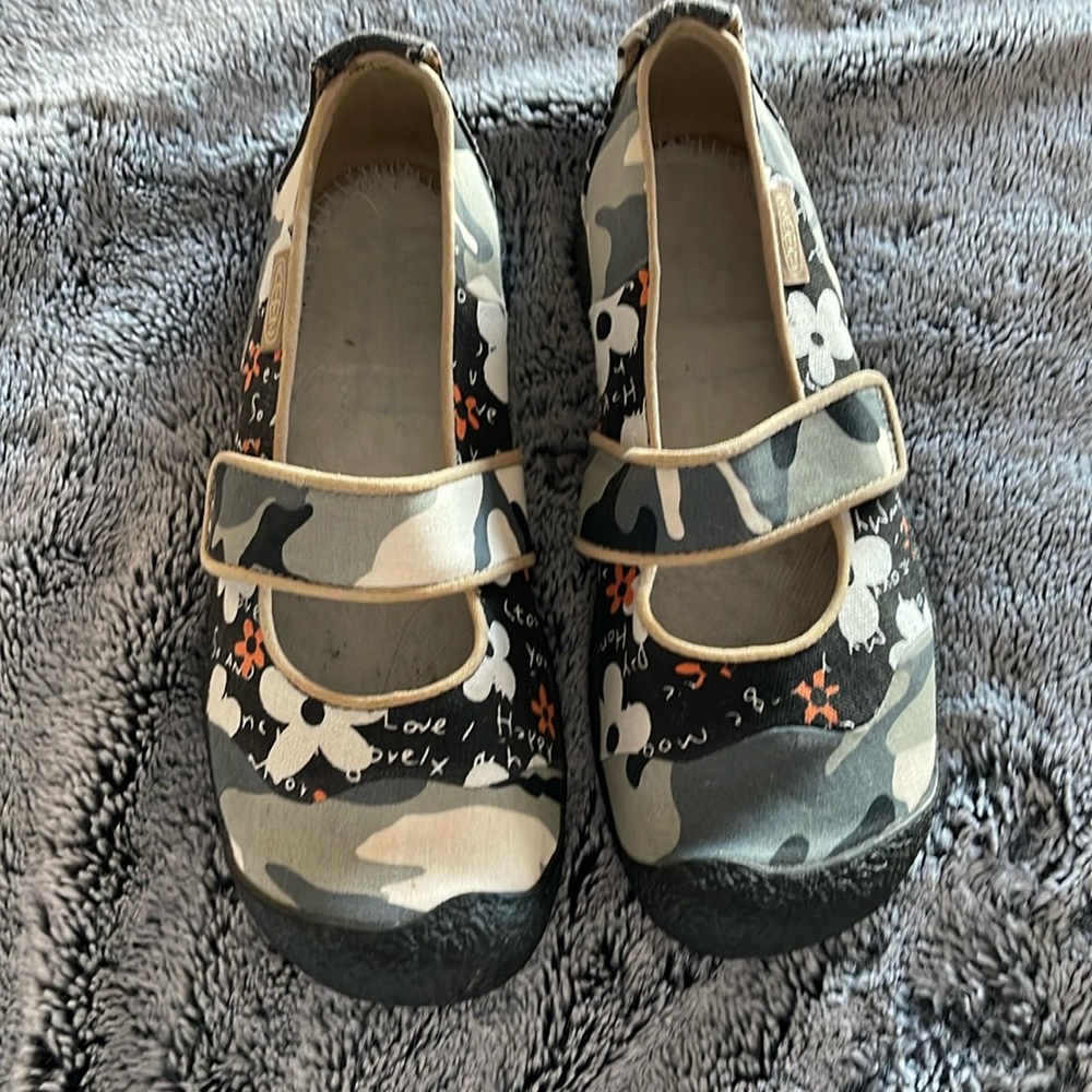 Keen Mary Jane canvas flower shoes
